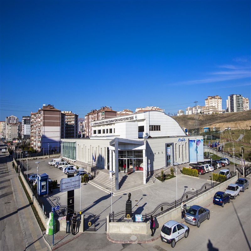 Turgut Özakman Yüzme Havuzu ve Spor Tesisi